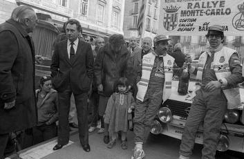 Josep Lluís Vilaseca con Salvador Fábregas y Salvador Serviá-Jordi Sabater. Salida desde Barcelona del Rallye Monte-Carlo 1983 / Foto: Josep maria Montaner